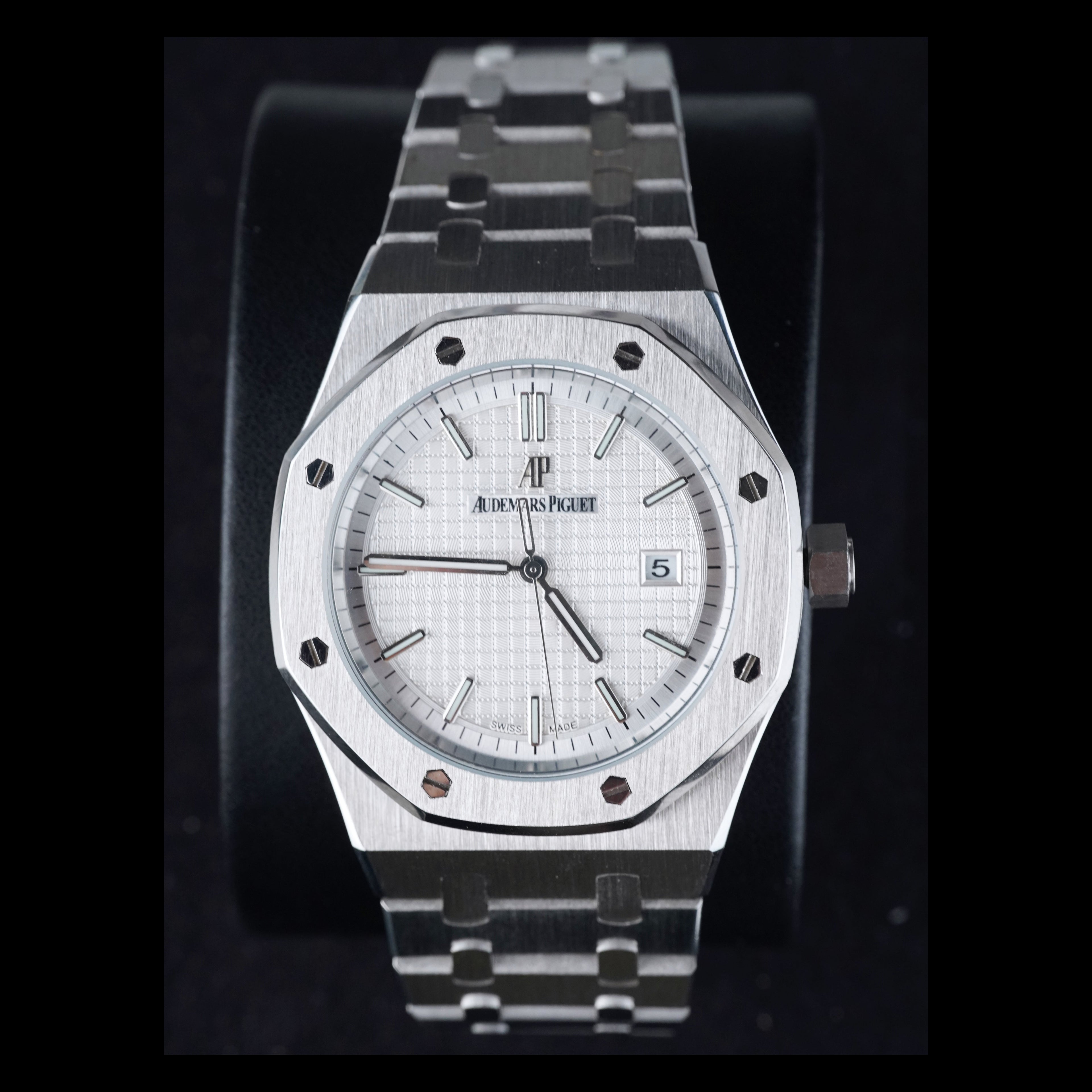 Audemars Piguet Royal Oak White Dial 41mm Stainless Steel 15500ST.OO.1220ST.04