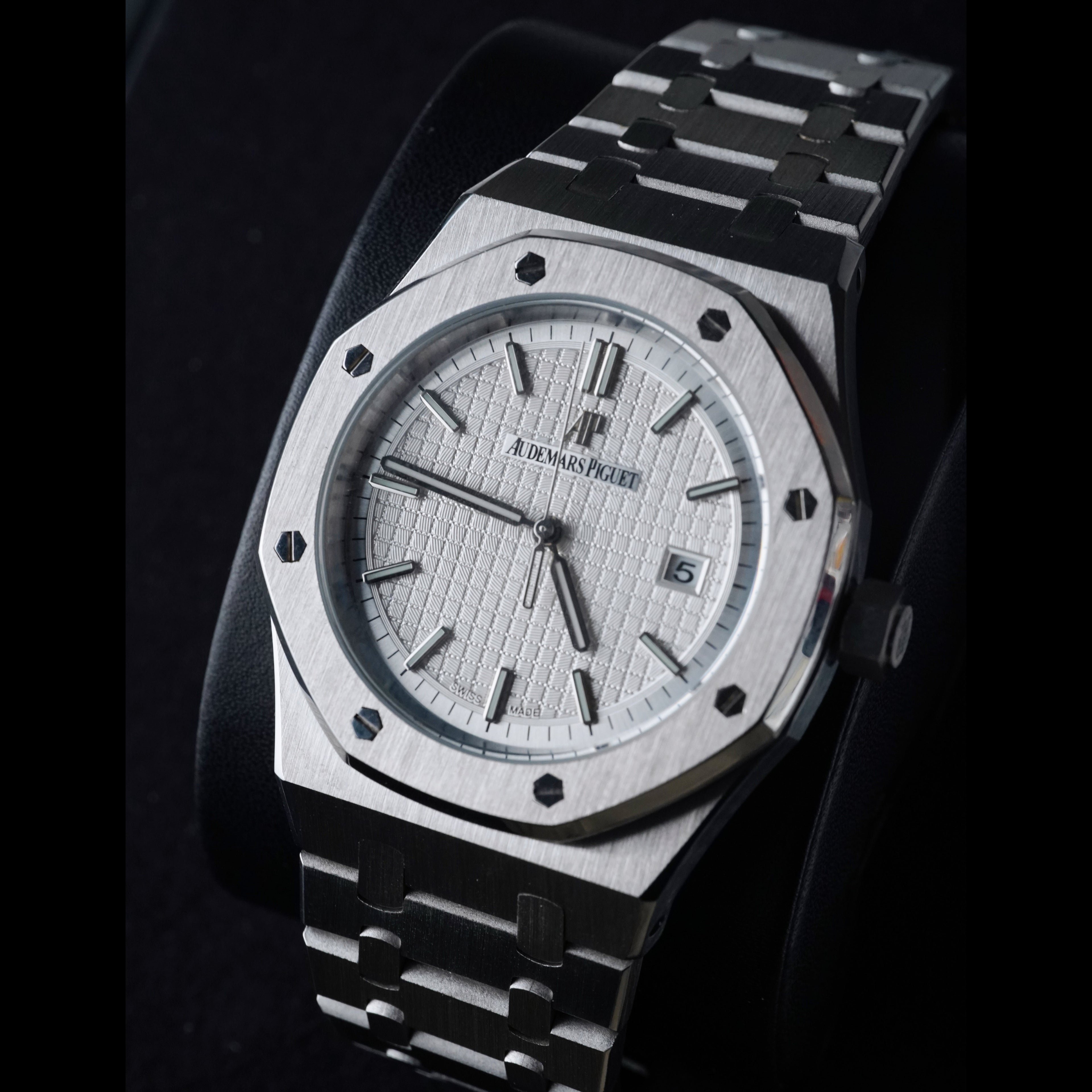 Audemars Piguet Royal Oak White Dial 41mm Stainless Steel 15500ST.OO.1220ST.04