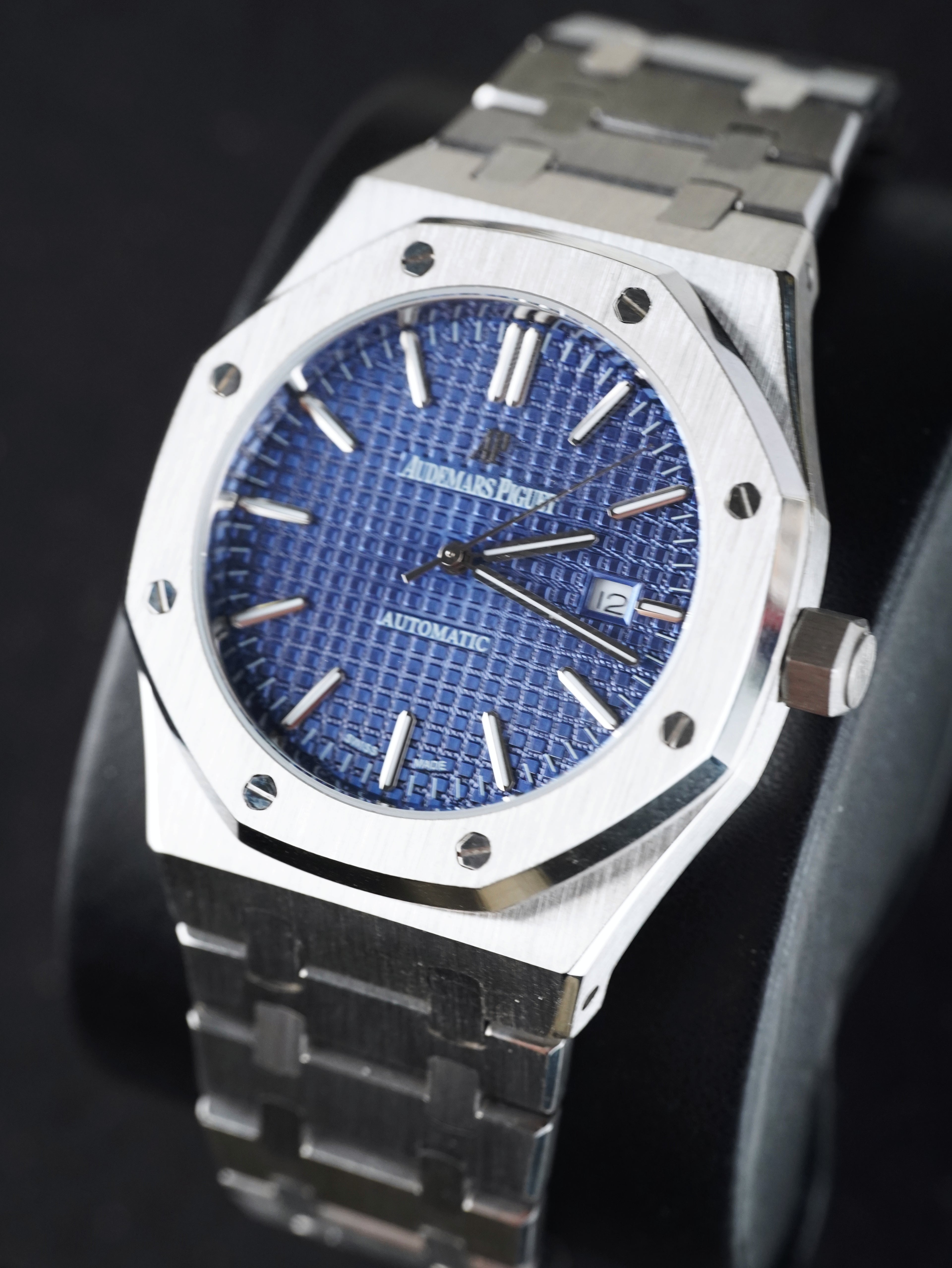 Audemars Piguet Royal Oak 41 mm, Blue Ref. 15500ST.OO.1220ST.01